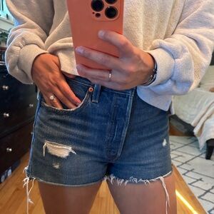 Levi’s 501 denim shorts Sz 28 2” inseam medium wash